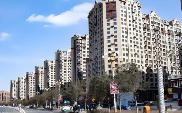 配资股是 今明两年, 房子和股票都会贬值? 内行建议: 手握1样东西